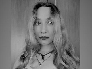 nude webcamgirl MonikaGreens