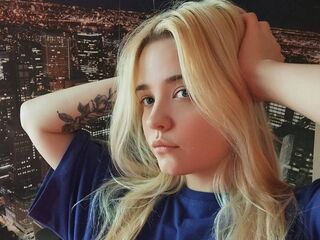 free live chatroom MonnieMoniz