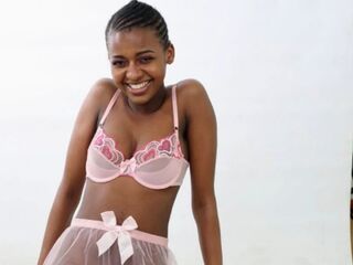 naked cam NaomiBrookes