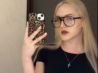 hot cam girl masturbating with dildo OleneErfert
