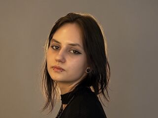 camgirl masturbating with sex toy OmaMckeithen