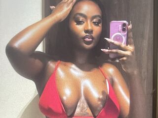 naked camgirl masturbating with vibrator RemmyJade