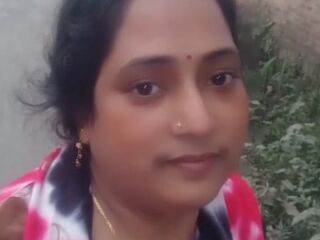 erotic webcam RiyaSen