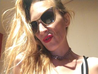 camwhore spreading pussy SandraLive