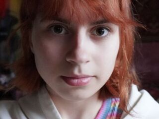 camgirl playing with sex toy SerafinaGoettl