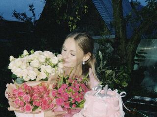 live webcam girl SharlynHazelton