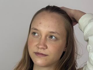 hot cam whore SharriDougan