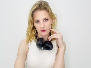 naughty camgirl masturbating SilverAmos