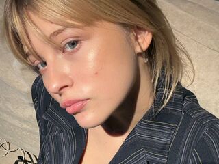 webcam girl chatroom SoledadMadon