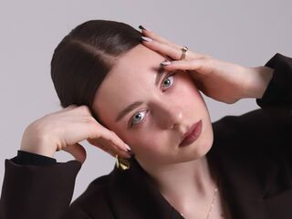 naughty cam girl fingering pussy SophiaCurlam