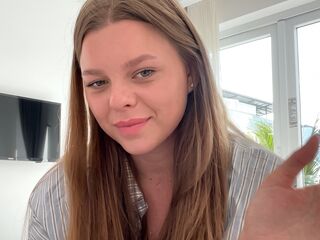 camwhore fingering shaved pussy TeneshaQuinerly