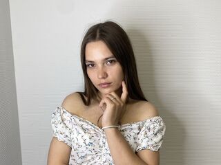 cam girl playing with vibrator TessaMilton