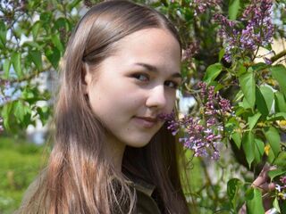 masturbating camgirl TristaArron